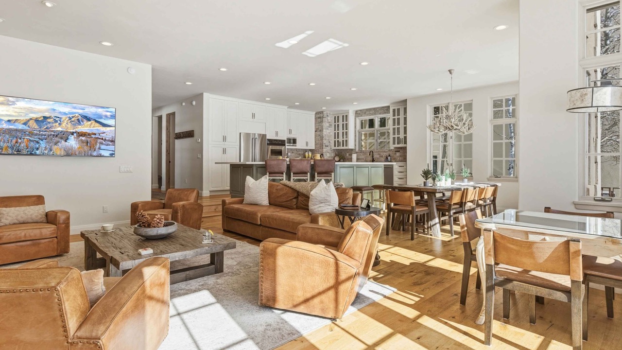 Photo of Livingroom in Warm Springs