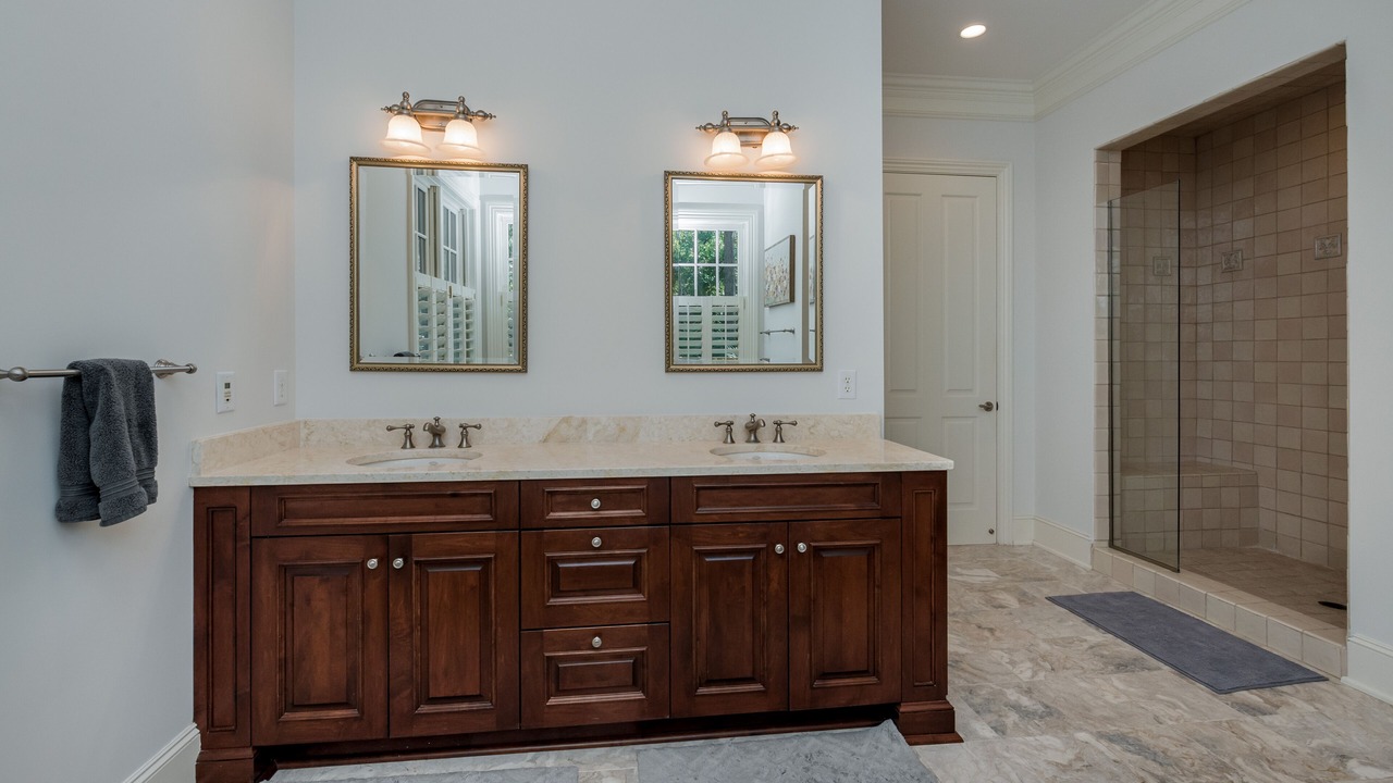 Photo of Bathroom in Vanderhorst Plantation
