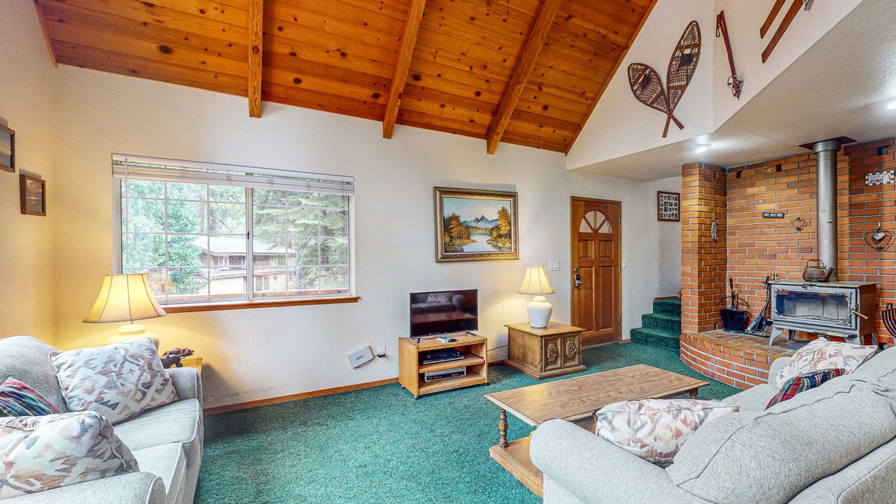 Photo of Livingroom in Shaver Lake