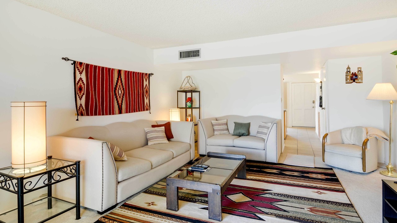Photo of Livingroom in Fountain of the Sun