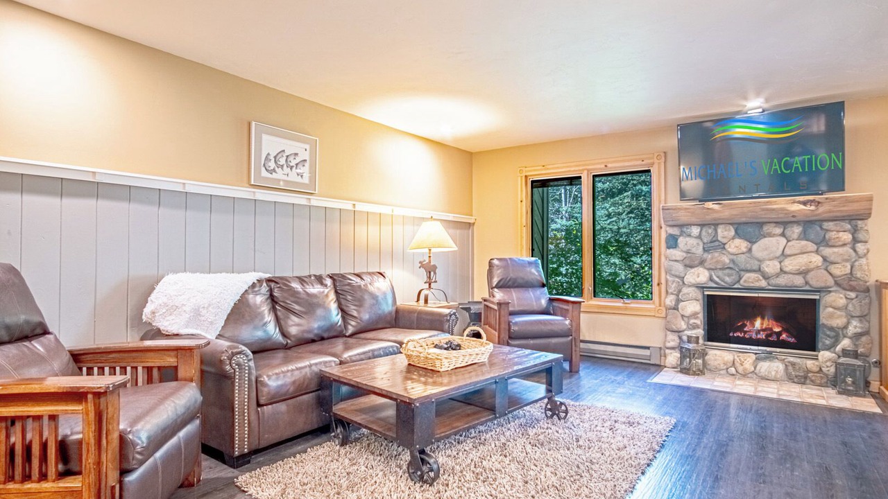 Photo of Livingroom in River Run