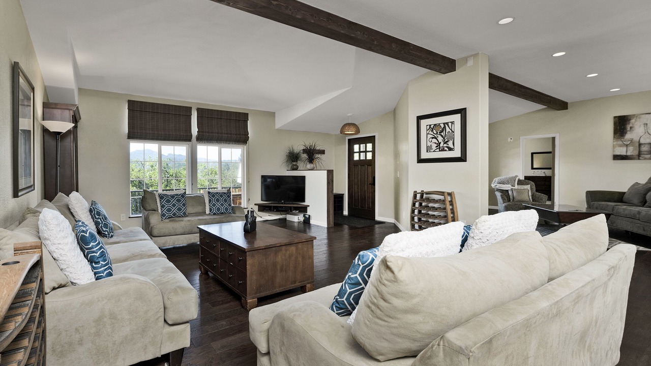 Photo of Livingroom in Cloverdale
