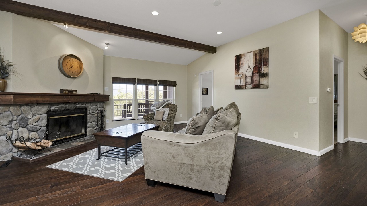 Photo of Livingroom in Cloverdale