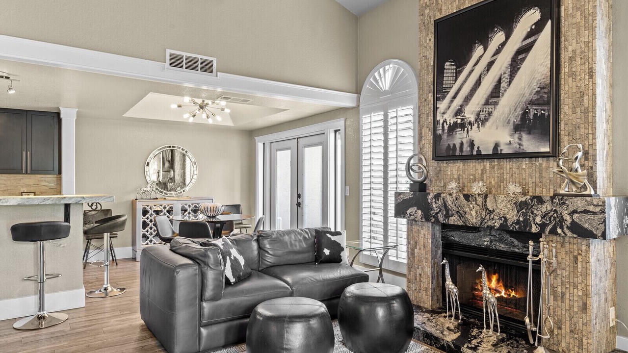Photo of Livingroom in Paradise Valley Village