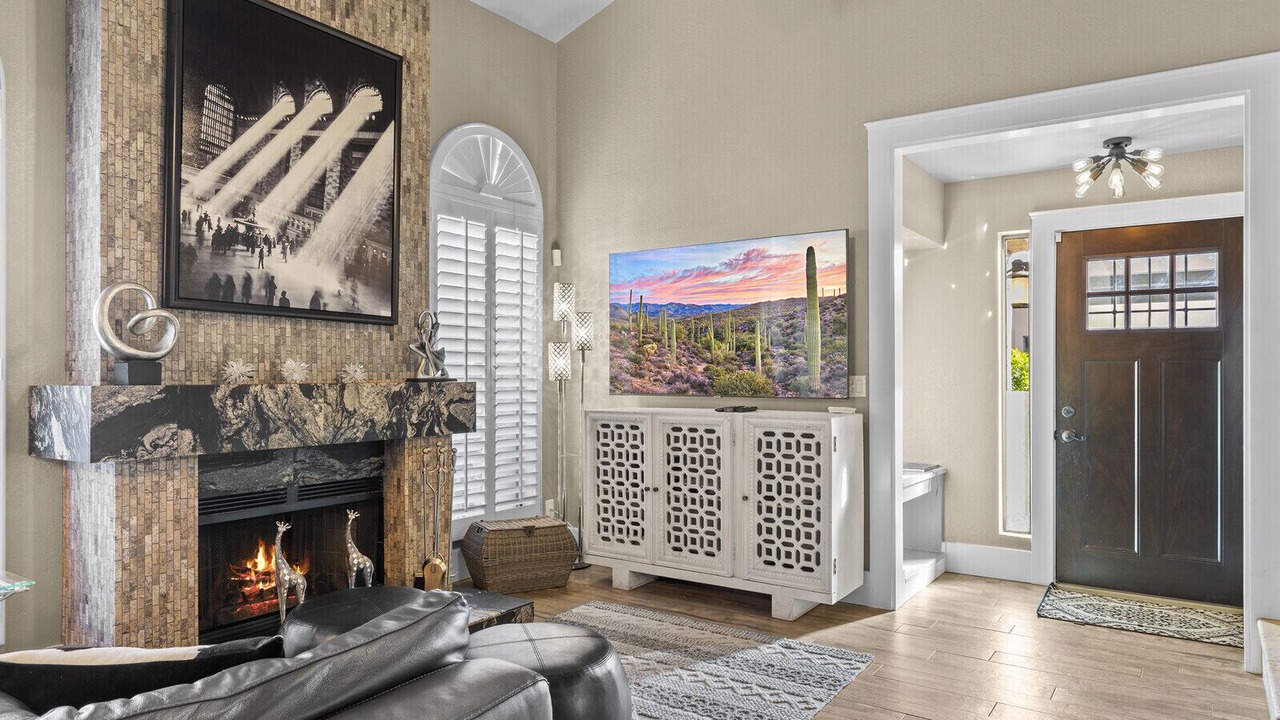 Photo of Livingroom in Paradise Valley Village