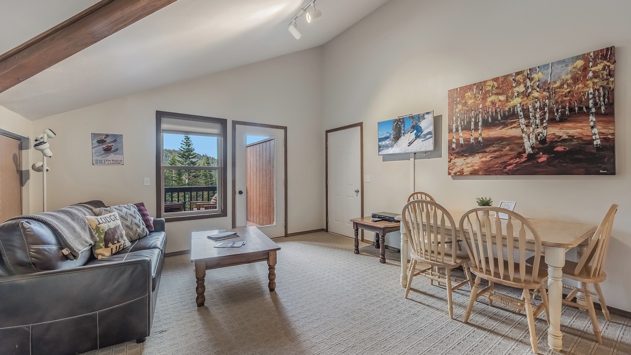 Photo of Livingroom in Sandpoint