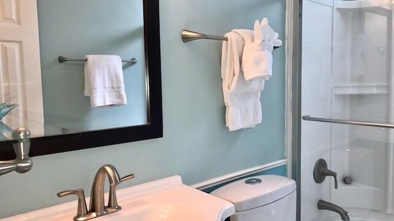 Photo of Bathroom in Tarpon Pond