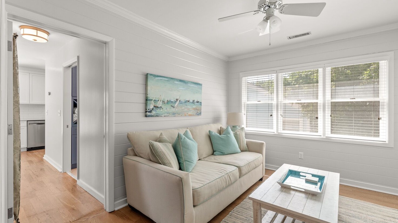 Photo of Livingroom in Pelican Bay