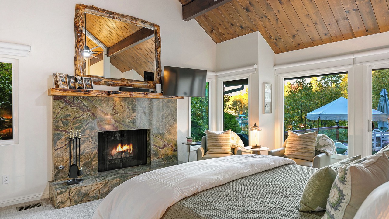 Photo of Bedroom in Lake Arrowhead