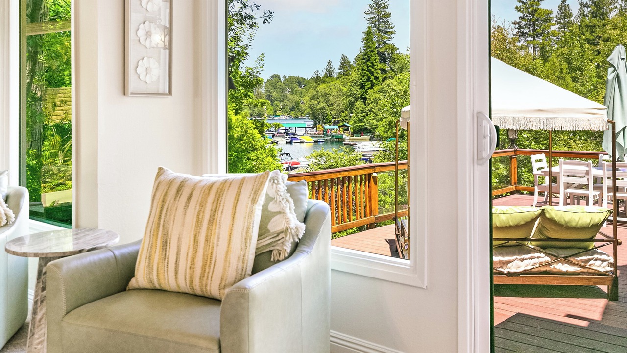 Photo of Livingroom in Lake Arrowhead