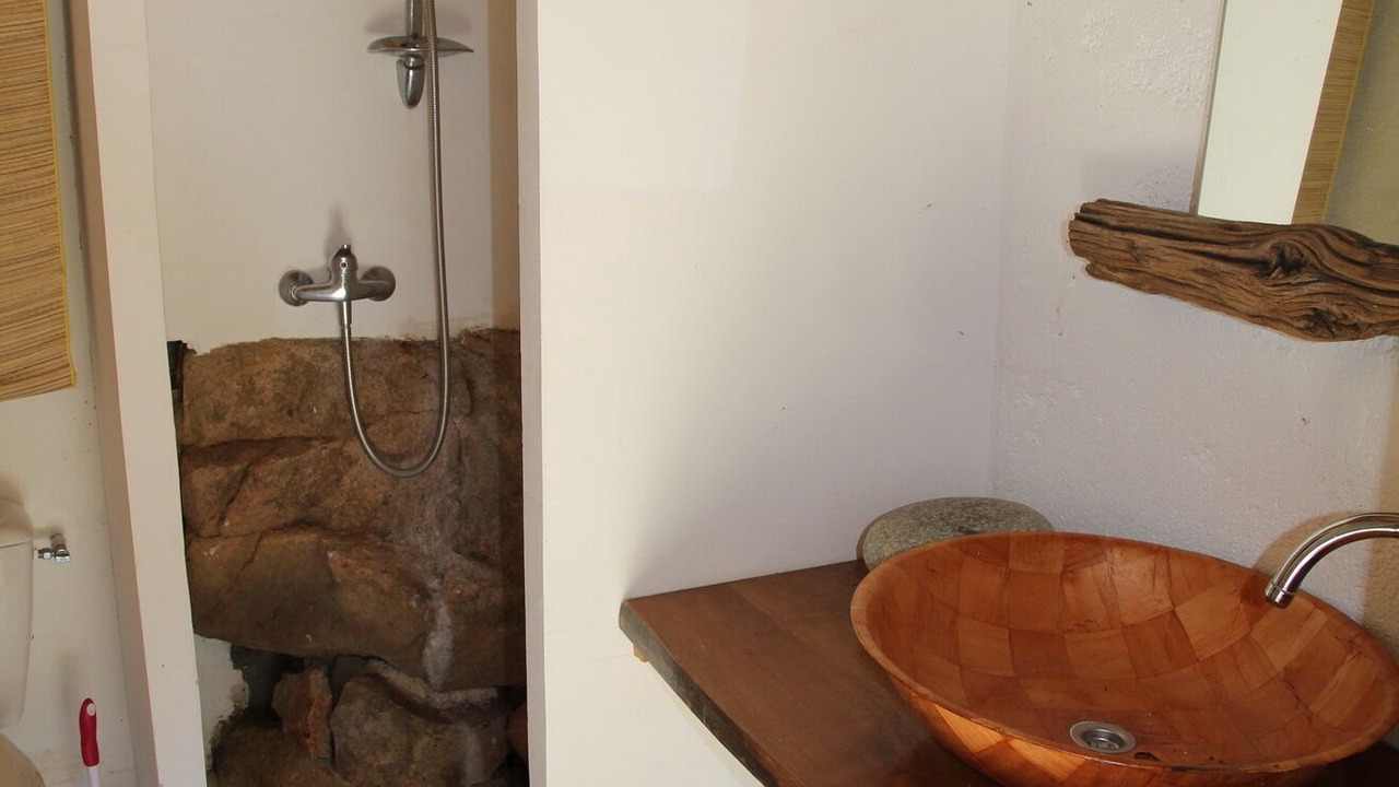 Photo of Bathroom in Peri