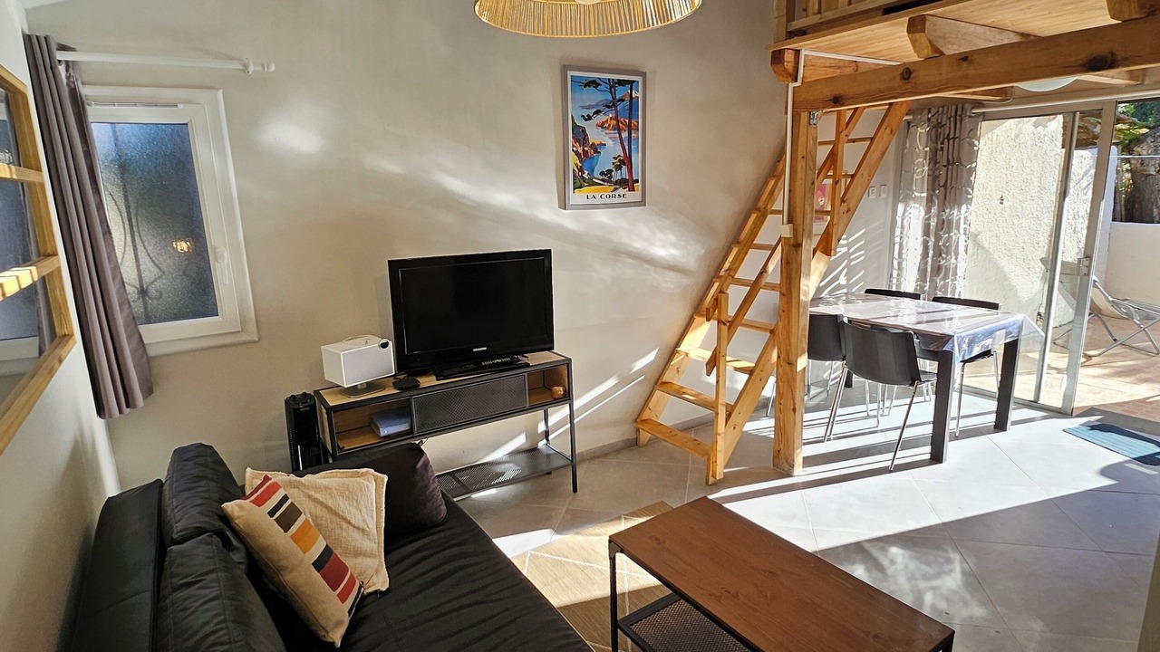 Photo of Livingroom in Santa-Maria-Poggio