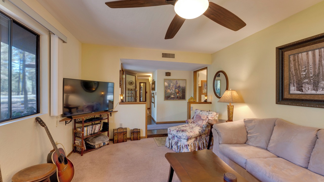 Photo of Livingroom in Pinetop