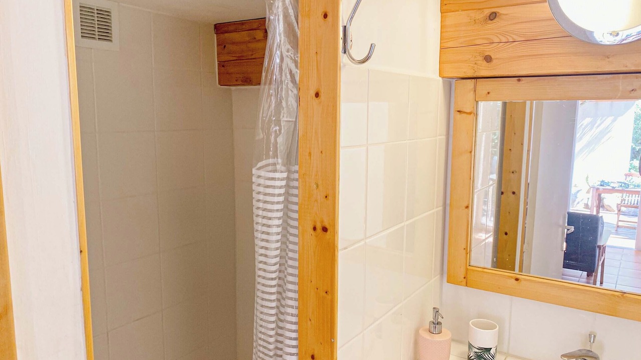 Photo of Bathroom in Maora