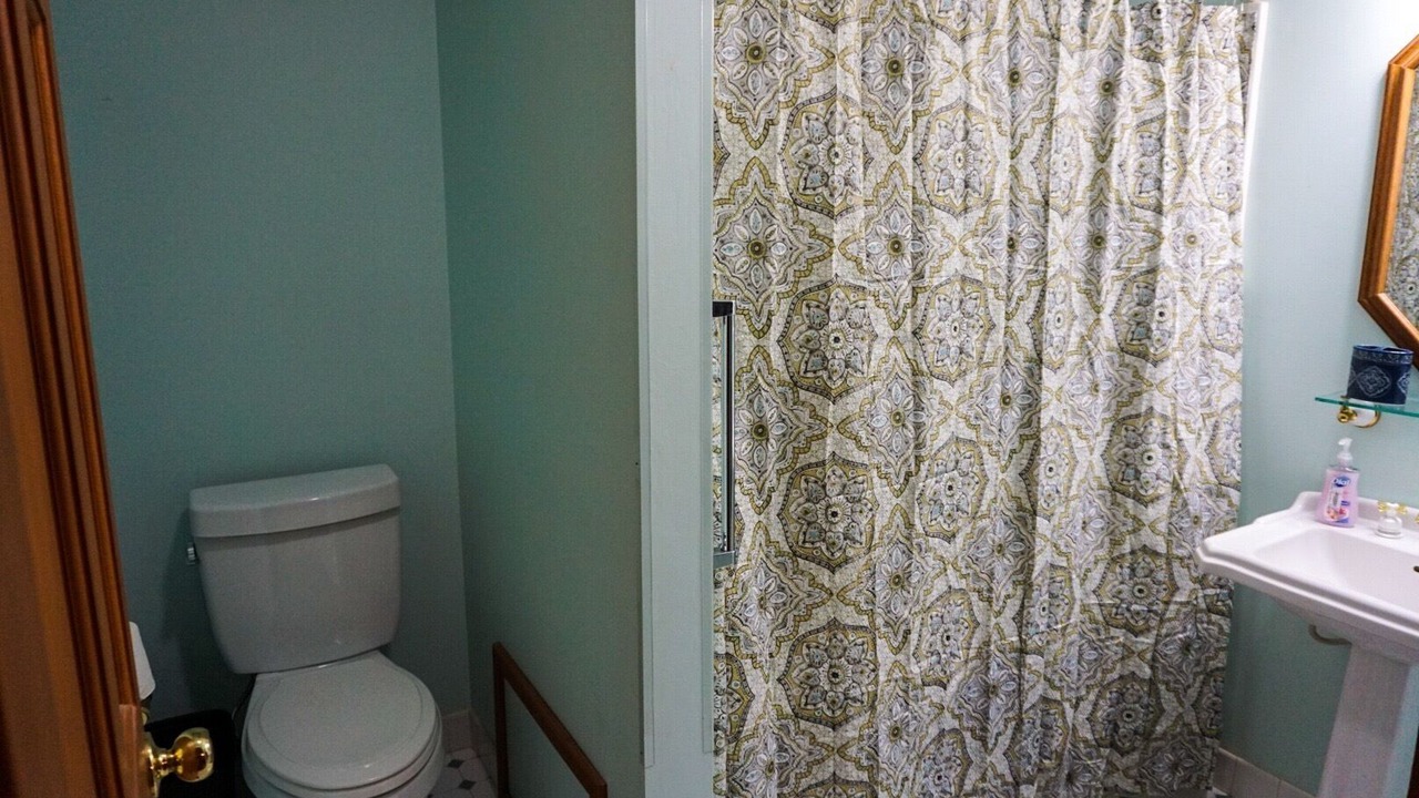 Photo of Bathroom in Almo