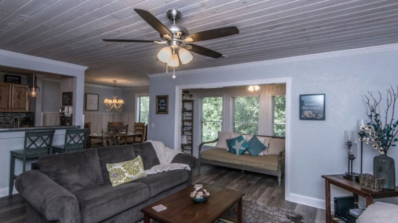 Photo of Livingroom in Mount Pleasant