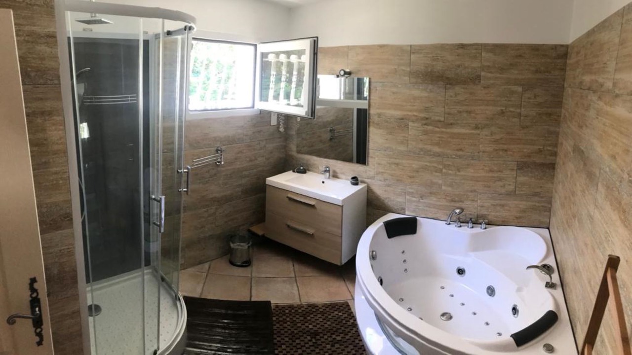 Photo of Bathroom in Solaro