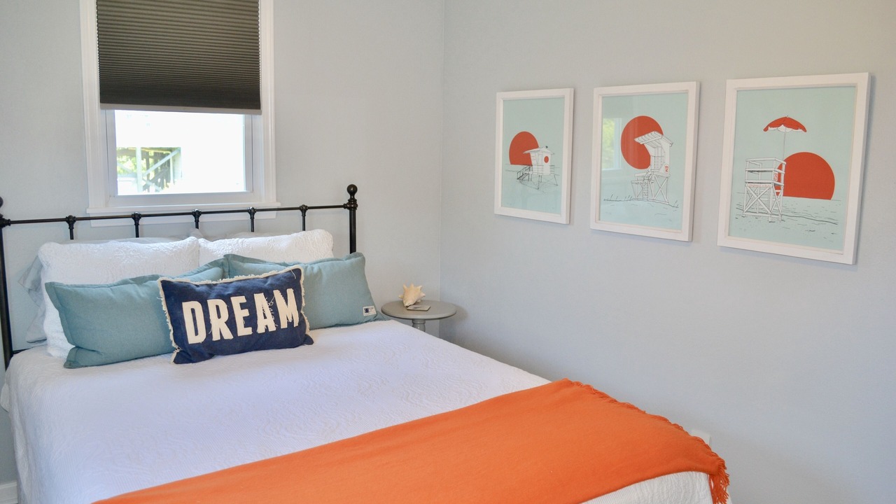 Photo of Bedroom in Wind Over Waves
