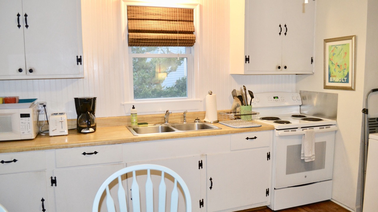 Photo of Kitchen in Wind Over Waves