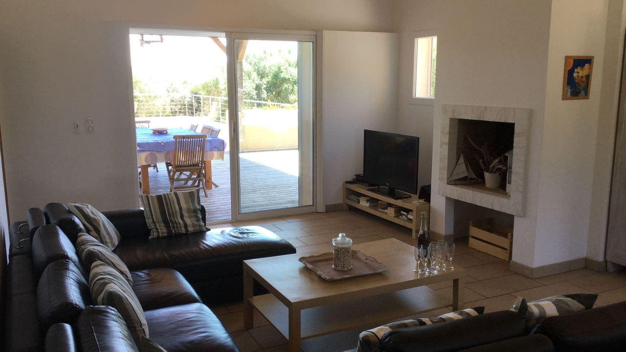 Photo of Livingroom in Bonifacio