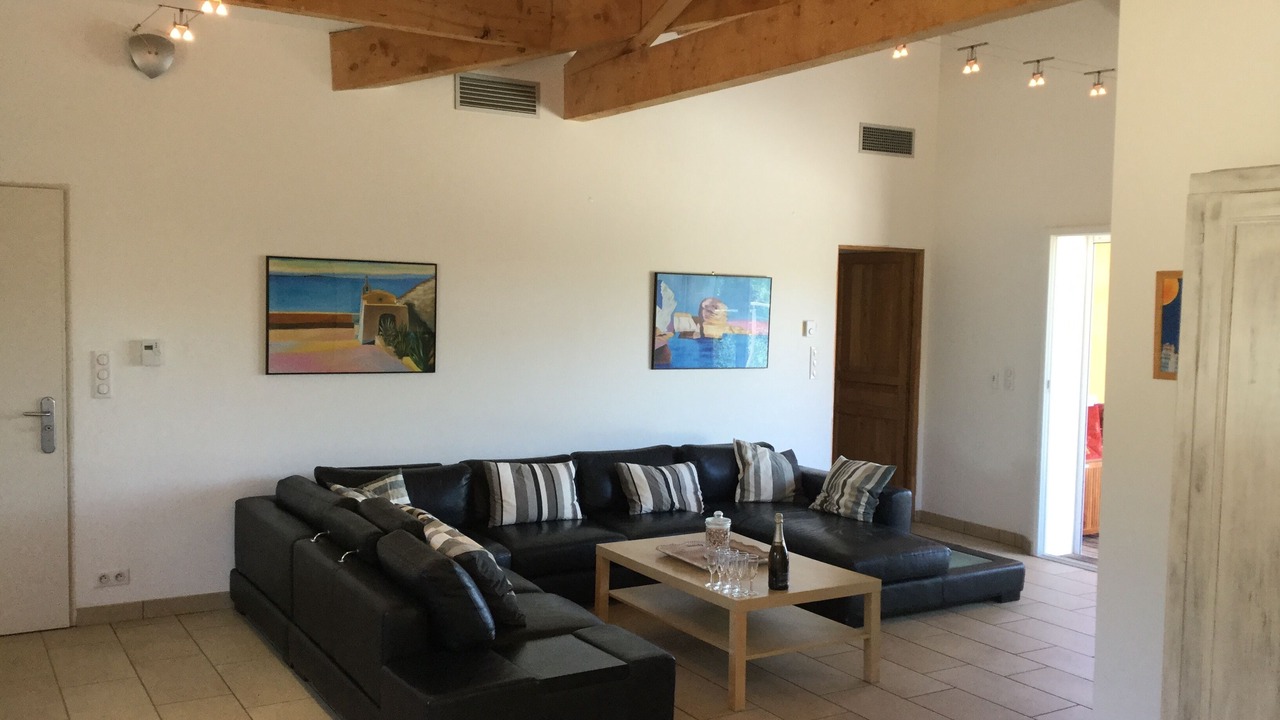 Photo of Livingroom in Bonifacio