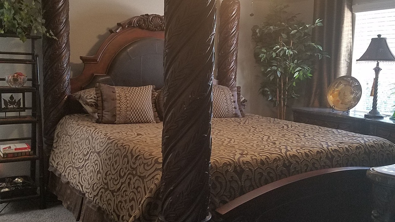 Photo of Bedroom in Paradise Valley Village