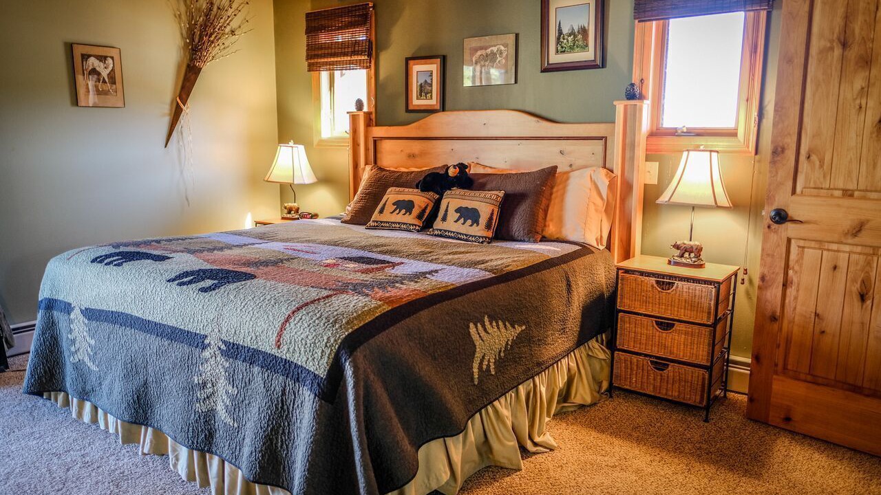 Photo of Bedroom in East Glacier Park