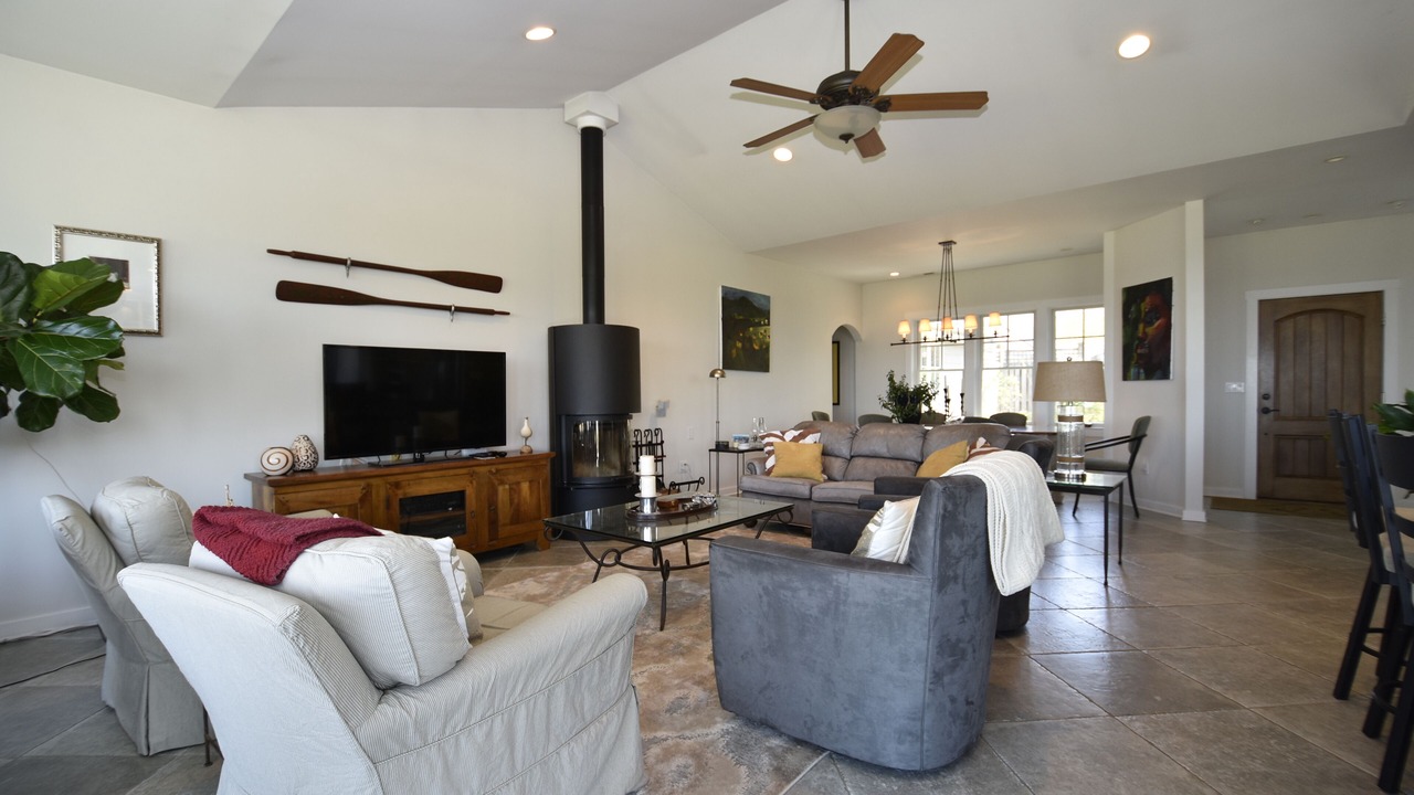 Photo of Livingroom in Tilghman