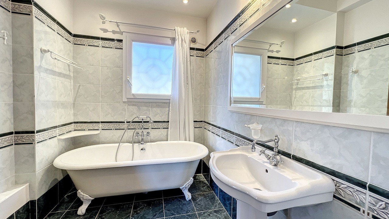 Photo of Bathroom in L'Ile-Rousse