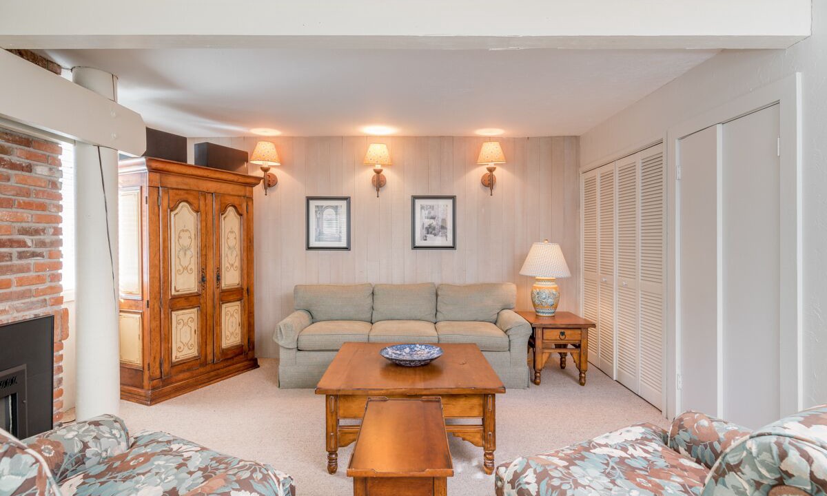 Photo of Livingroom in Warm Springs