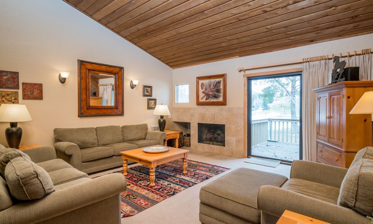 Photo of Livingroom in Elkhorn Village
