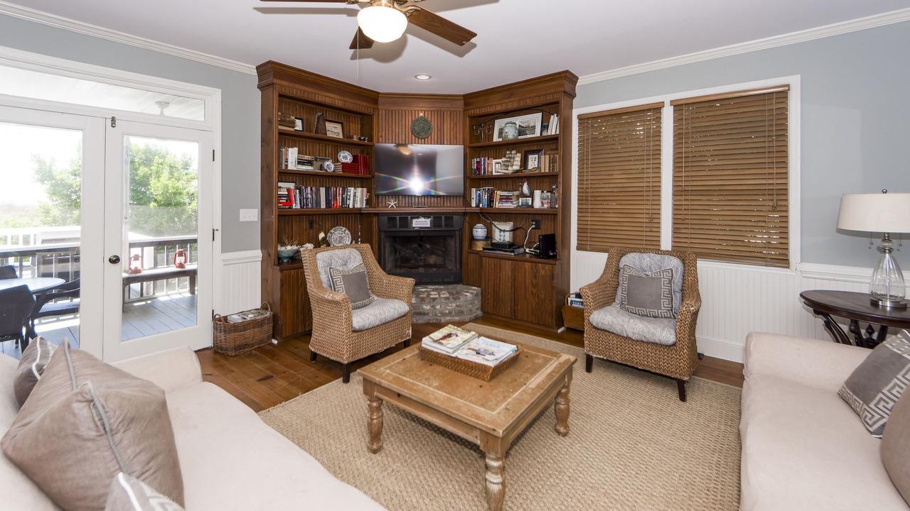 Photo of Livingroom in Sullivan's Island