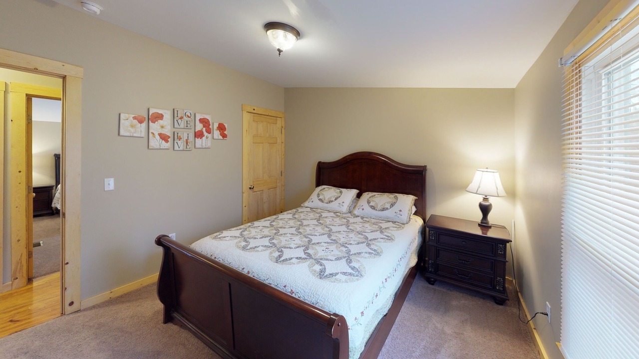 Photo of Bedroom in Nelsonville