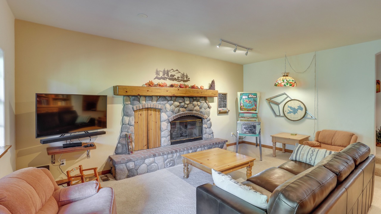 Photo of Livingroom in Lake Arrowhead