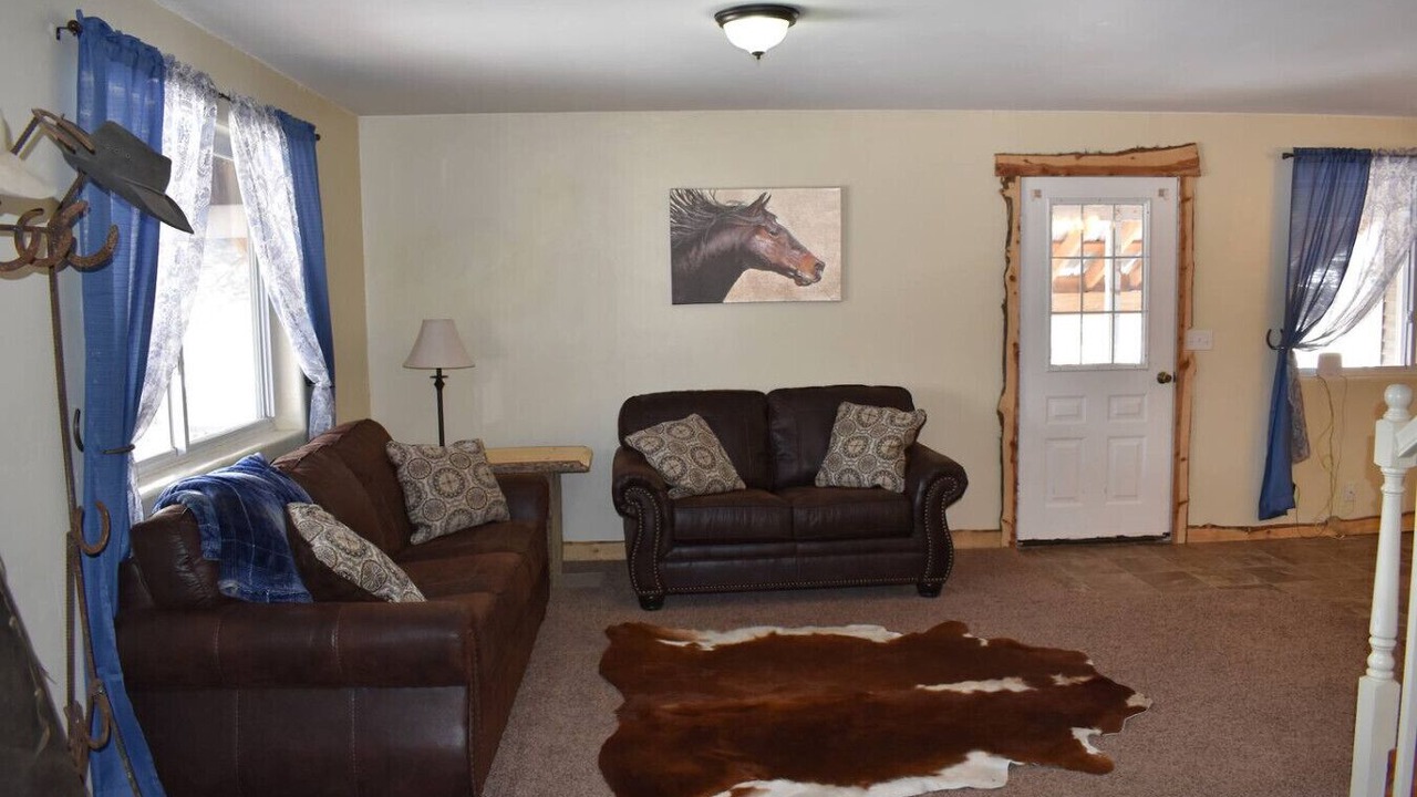 Photo of Livingroom in Alton