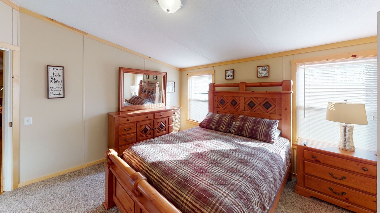 Photo of Bedroom in Nelsonville