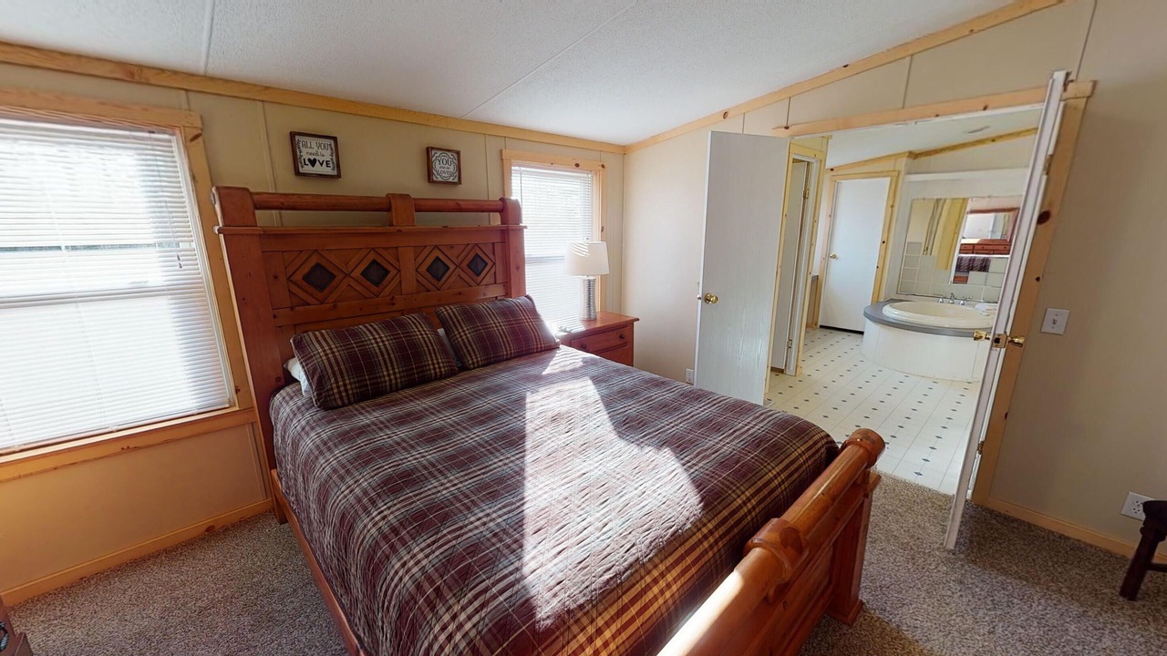 Photo of Bedroom in Nelsonville
