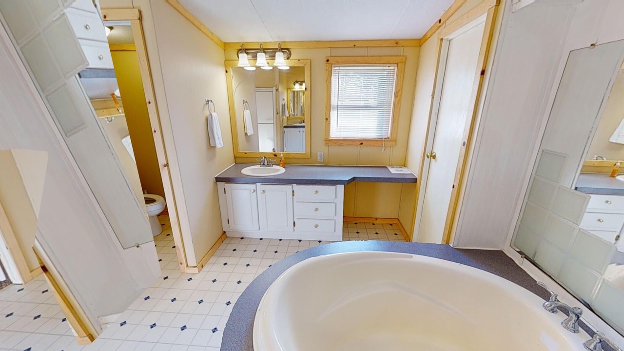 Photo of Bathroom in Nelsonville