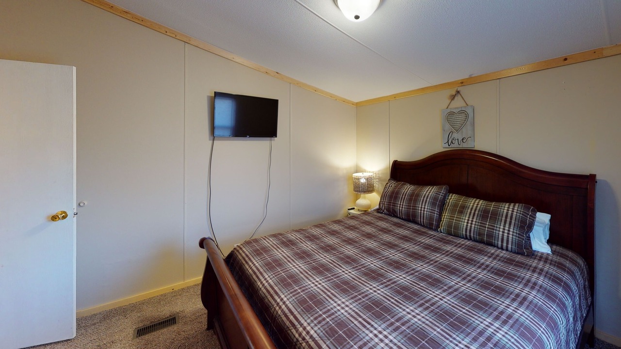 Photo of Bedroom in Nelsonville
