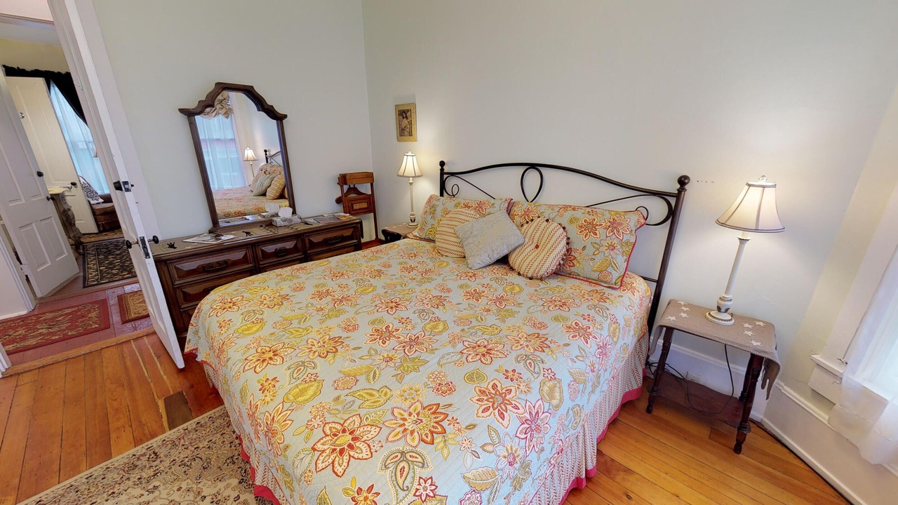 Photo of Bedroom in Nelsonville