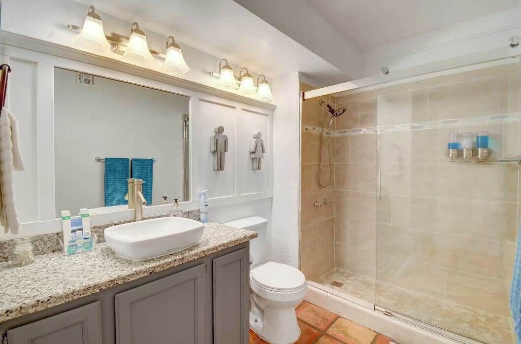 Photo of Bathroom in Honeyridge Manor