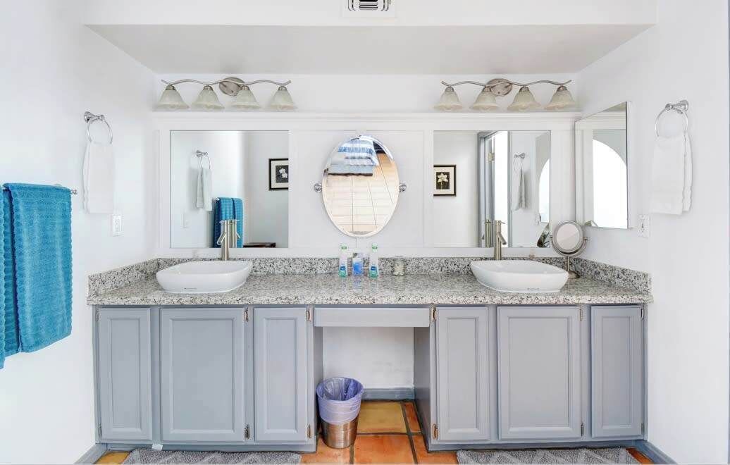 Photo of Bathroom in Honeyridge Manor