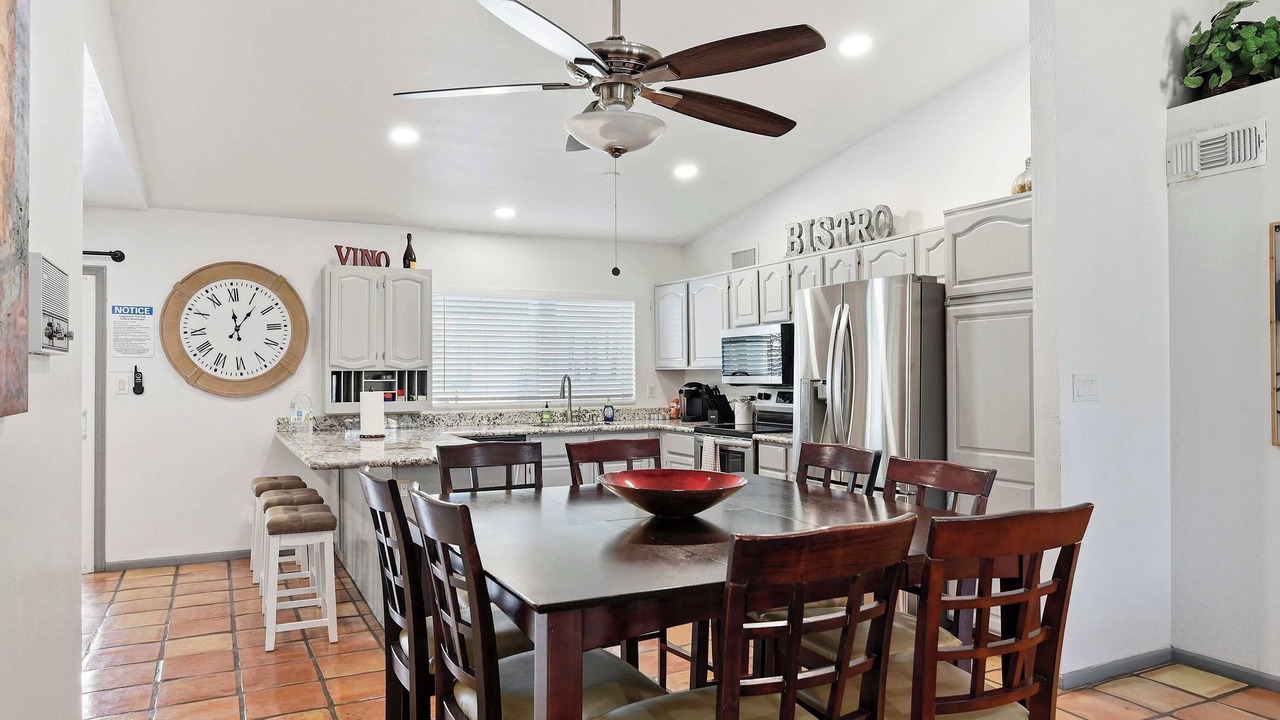 Photo of Livingroom in Honeyridge Manor