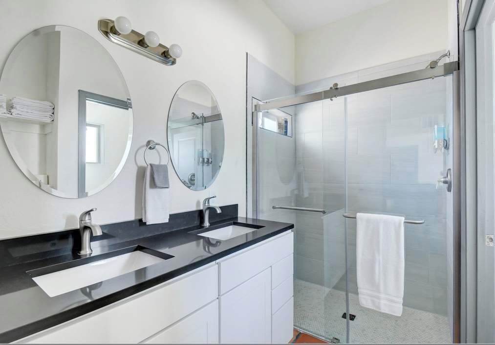 Photo of Bathroom in Honeyridge Manor