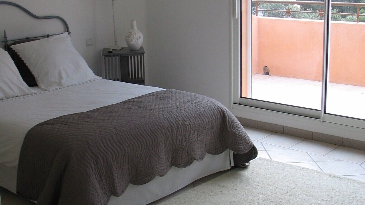 Photo of Bedroom in Cirendinu