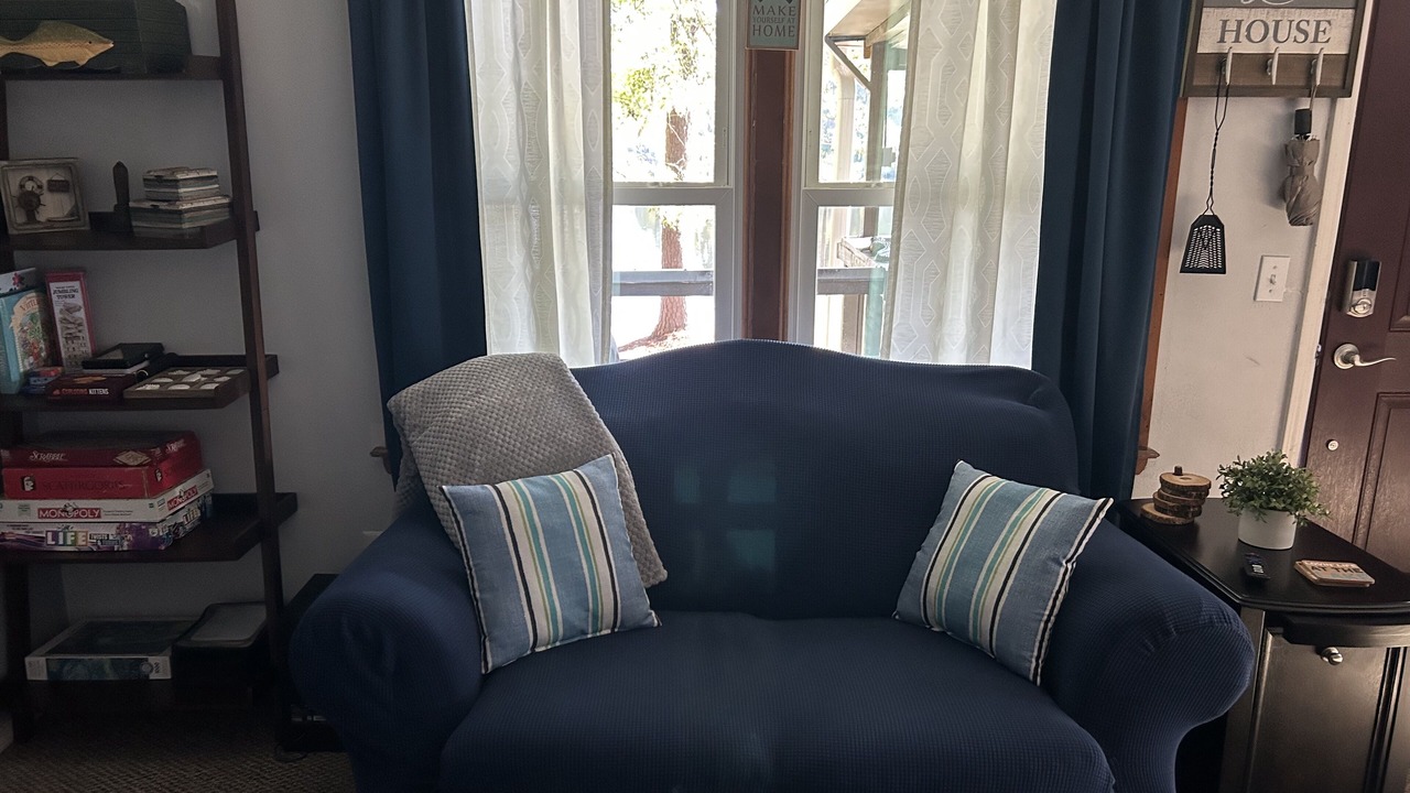 Photo of Livingroom in Manning