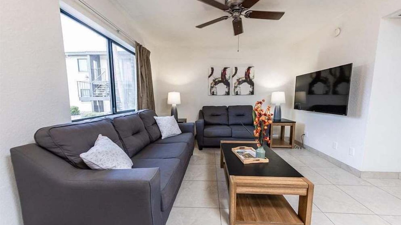 Photo of Livingroom in New Papago Parkway