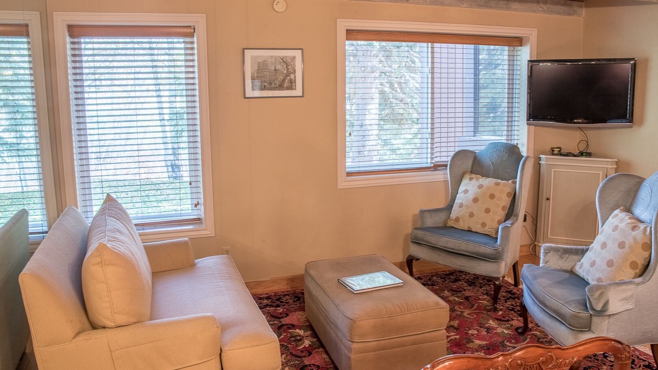 Photo of Livingroom in Elkhorn