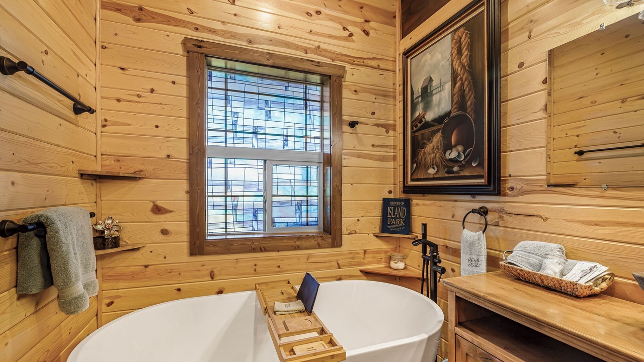 Photo of Bathroom in Island Park