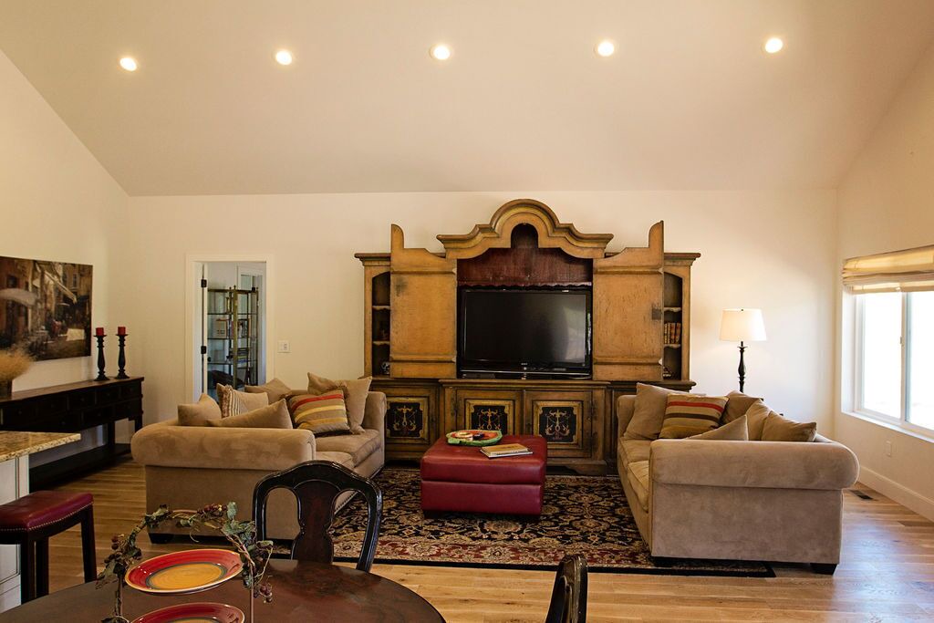 Photo of Livingroom in Grover